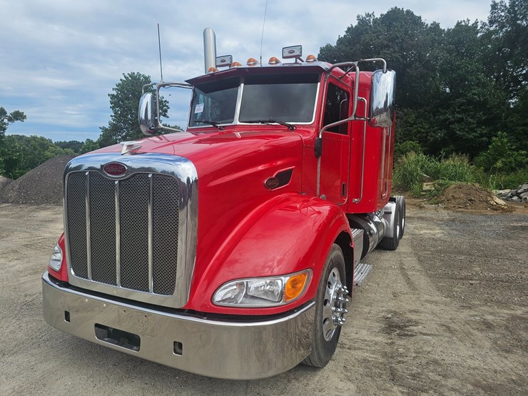2012-peterbilt-384-image-2