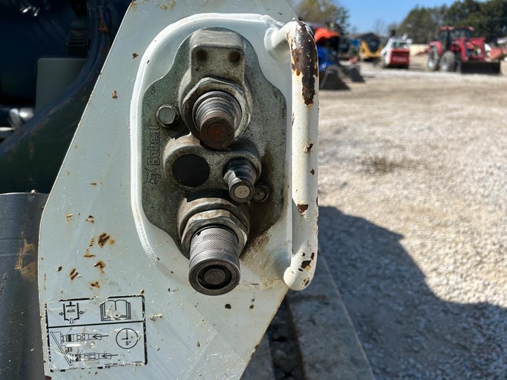 2017-bobcat-t550-image-11