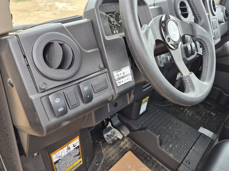 john-deere-gator-image-13