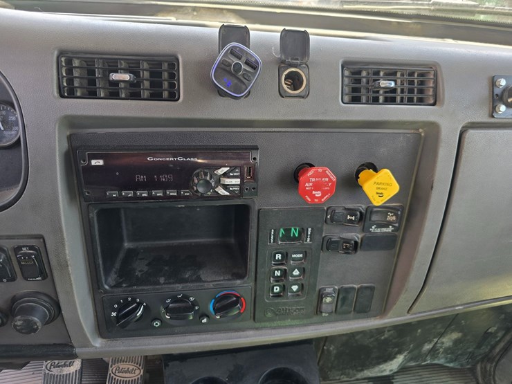 2017-peterbilt-348-image-106