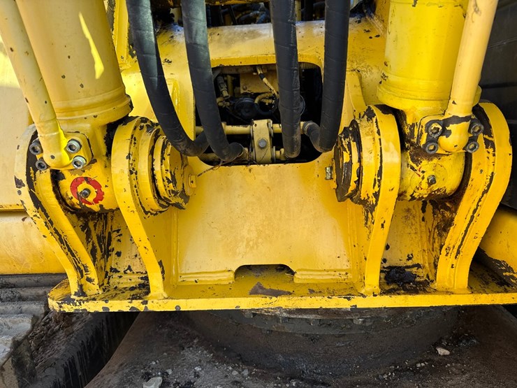 new-holland-eh160-image-25