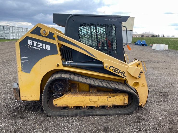 2013-gehl-rt210-image-4