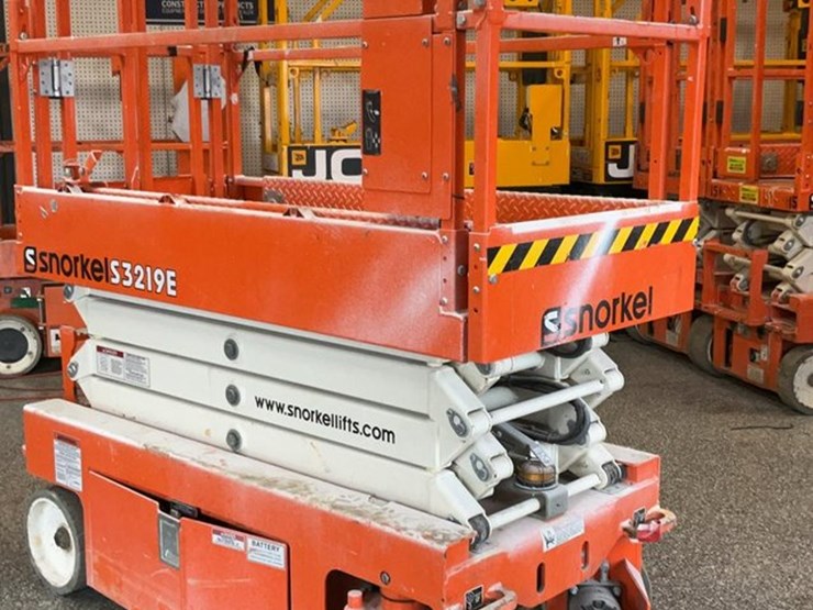 #433-•-2023-snorkel-19'-scissor-lift-image-2