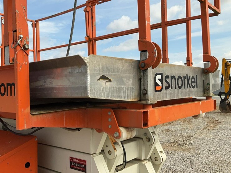 #400-•-2017-snorkel-4wd-rough-terrain-27'-scissor-lift-image-30