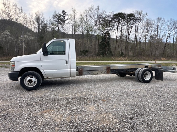 2011-ford-e450-image-1