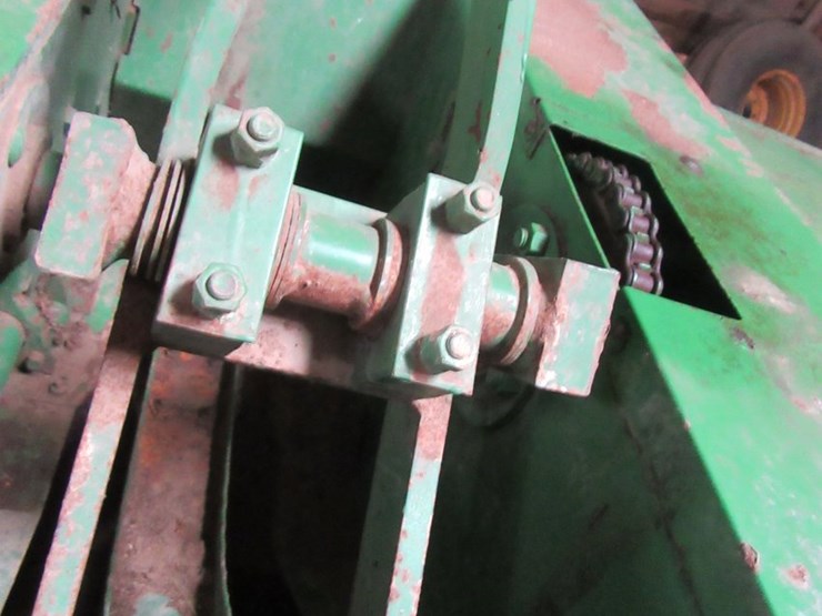 john-deere-336-image-14