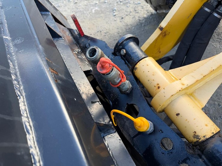 2022-gehl-al750-image-33