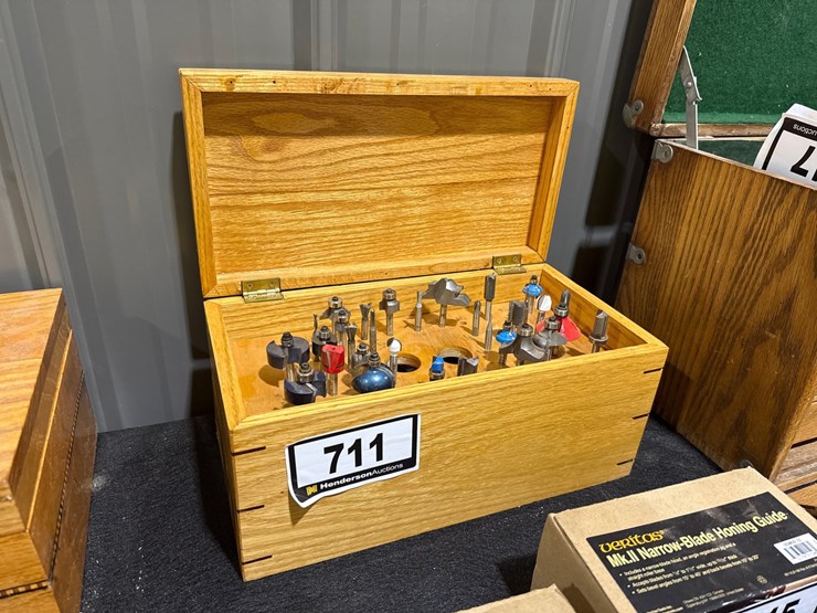#711-•-box-of-various-router-bits-image-1