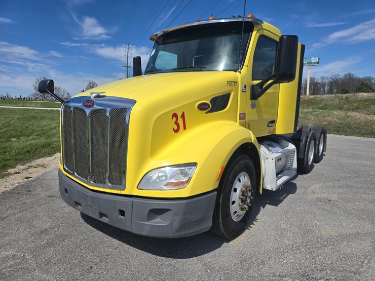 2017-peterbilt-579-image-1