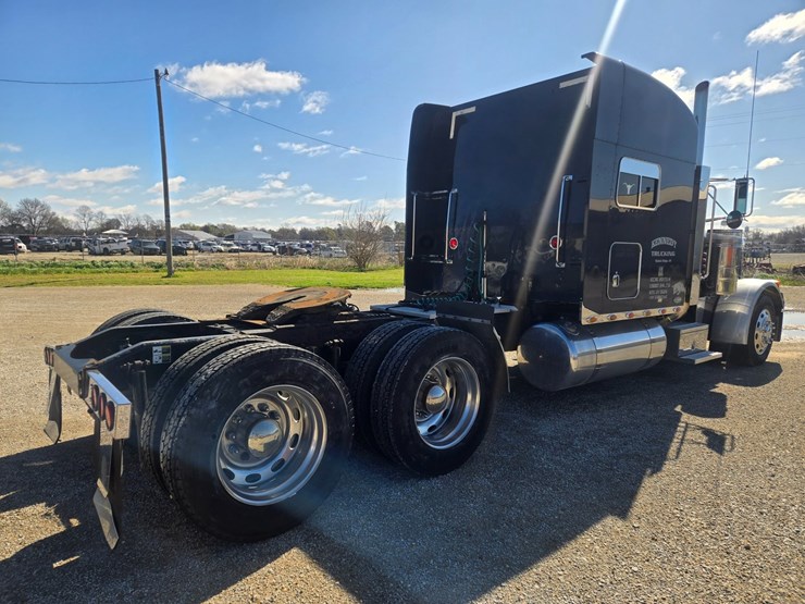 2005-peterbilt-379-image-19