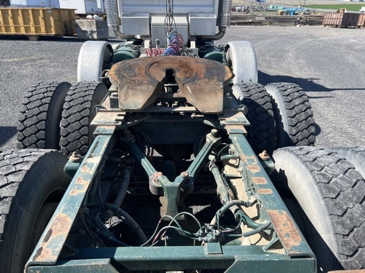 2002-kenworth-w900-image-15