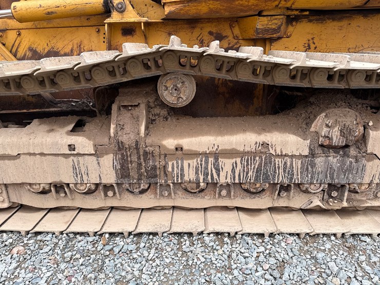 2005-deere-700j-xlt-image-56