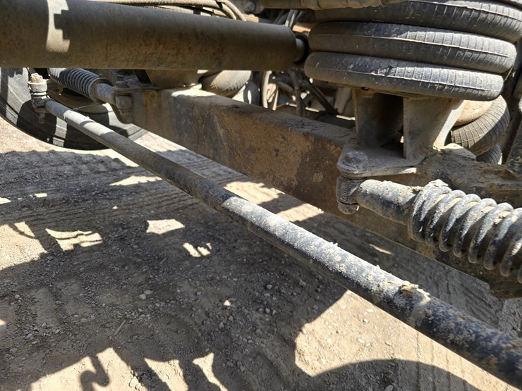 2017-peterbilt-348-image-78