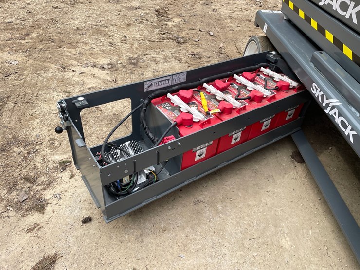 #7514a-•-2025-skyjack-sj3220e-electric-scissor-lift-image-24