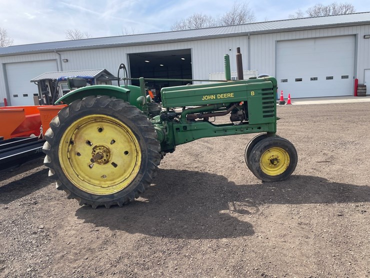 john-deere-b-image-4