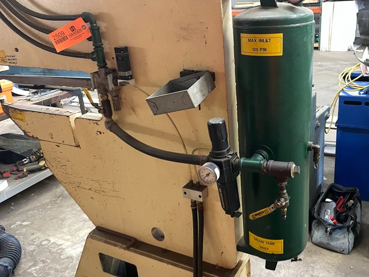 #2509-•-norlok-clincher-machine-(columbia-heights,-mn)-image-6