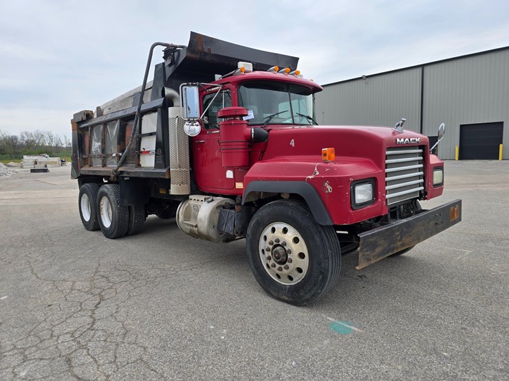 2003-mack-rd688s-image-22
