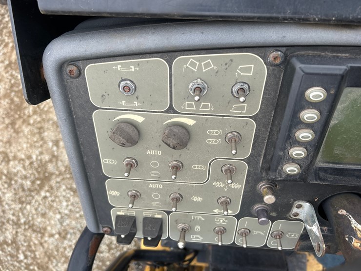 caterpillar-ap-600d-image-40