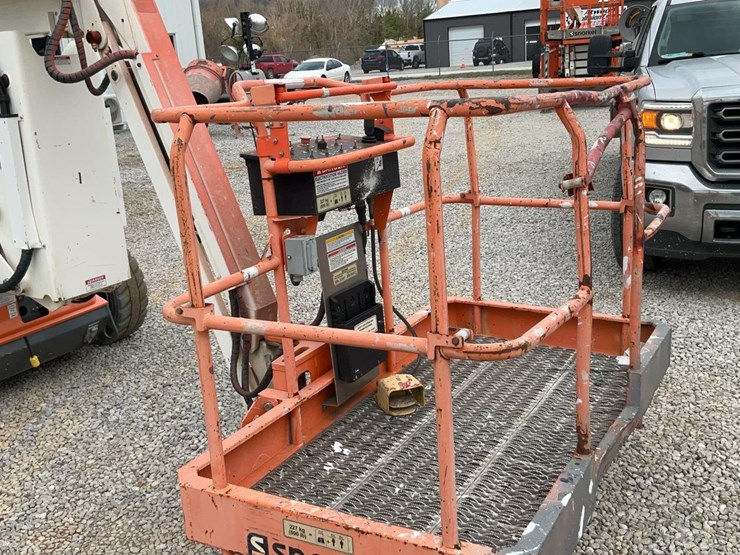 #306-•-2016-snorkel-46'-electric-articulated-boom-lift-image-8