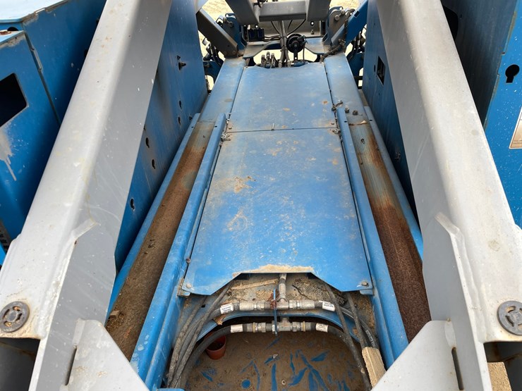 #7514-•-(s-2)-2012-genie-3369-rough-terrain-scissor-lift-image-56