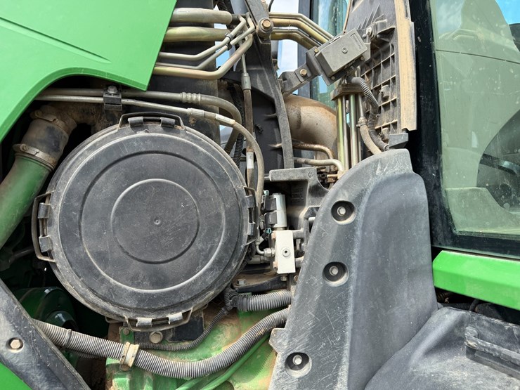 2012-john-deere-8235r-image-44
