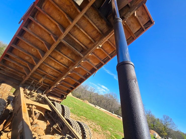 1994-mack-rd690s-image-32