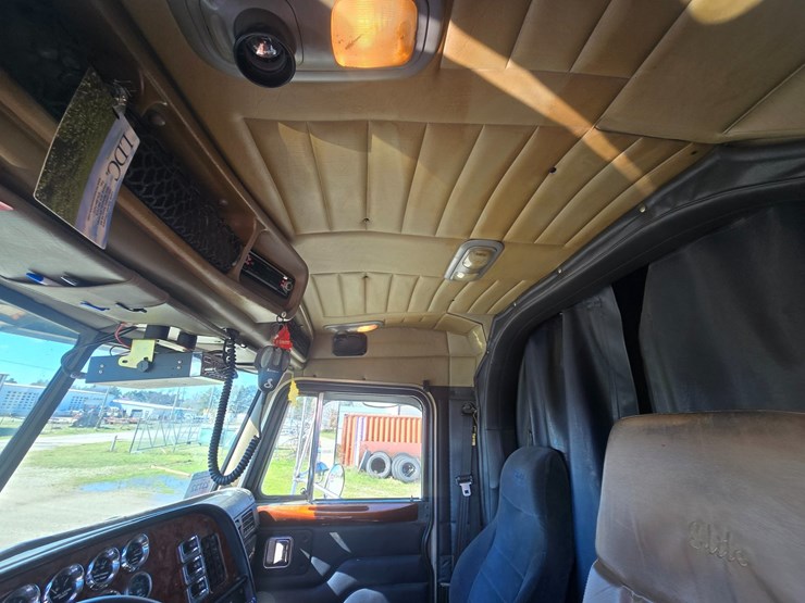 2005-peterbilt-379-image-57