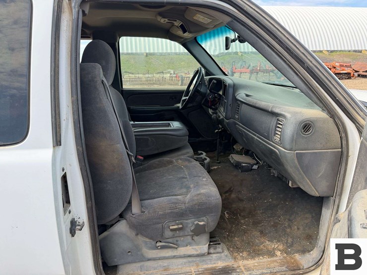 2002-chevrolet-silverado-1500-image-22