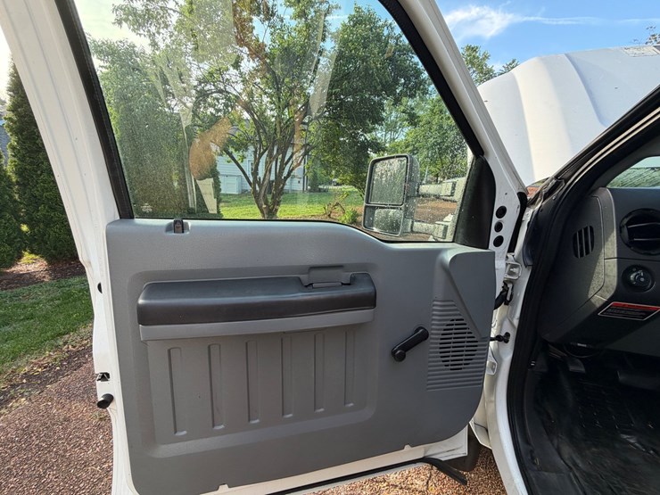 2011-ford-f450-image-22