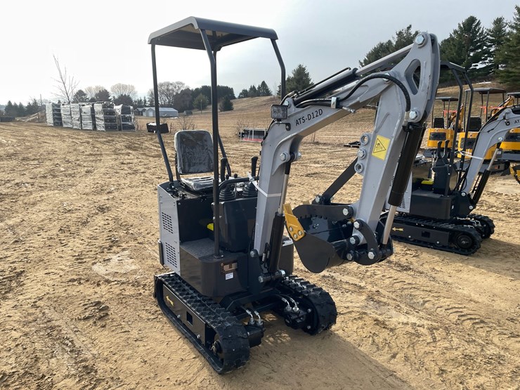 #1044-•-new-ats-d12d-mini-excavator-image-3