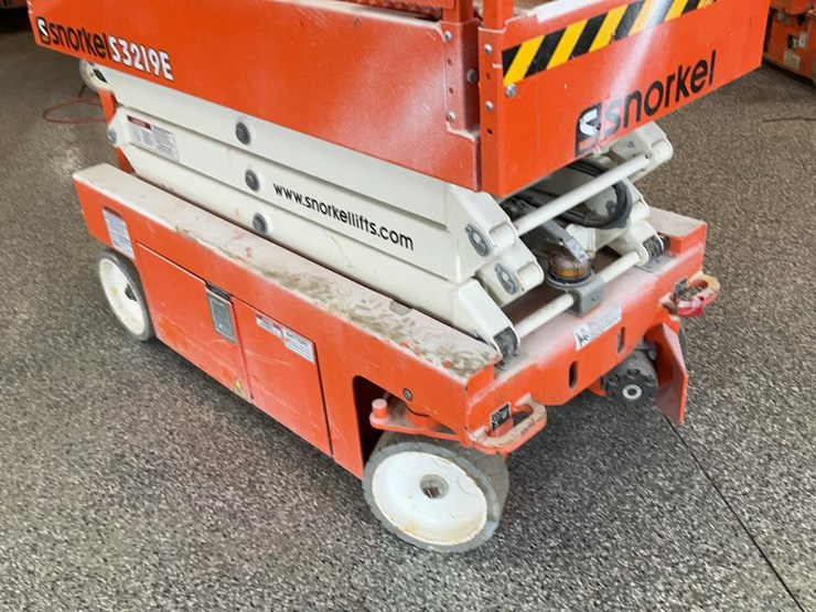#433-•-2023-snorkel-19'-scissor-lift-image-18