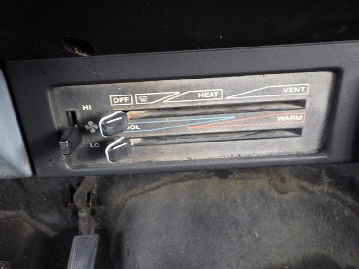 1992-jeep-wrangler-image-32