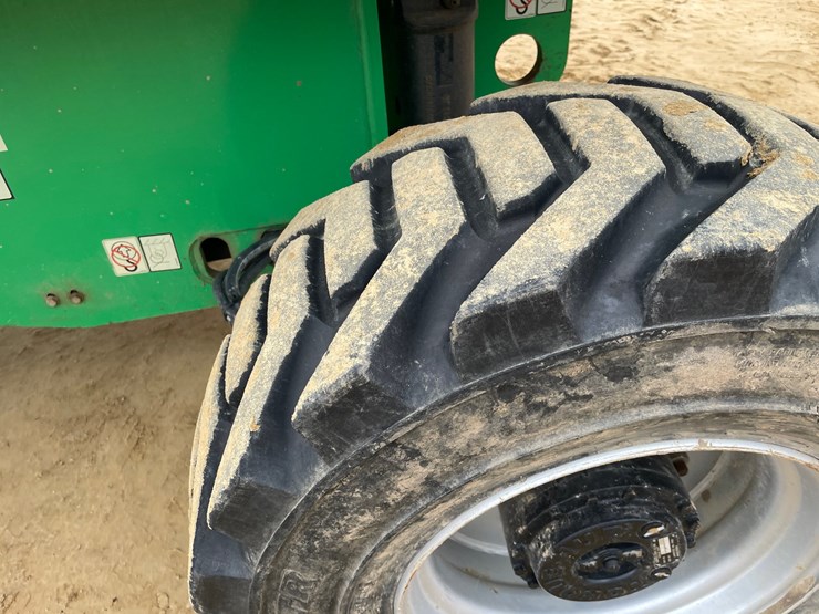 2016-jlg-400s-image-77