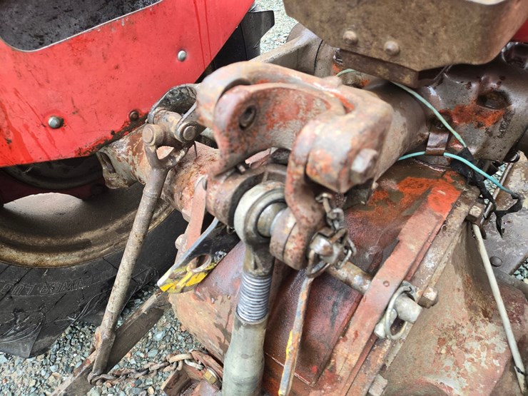 massey-ferguson-35-image-36