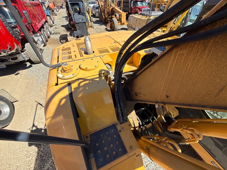 2009-deere-225-lc-image-28