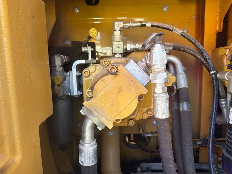 caterpillar-325-image-48