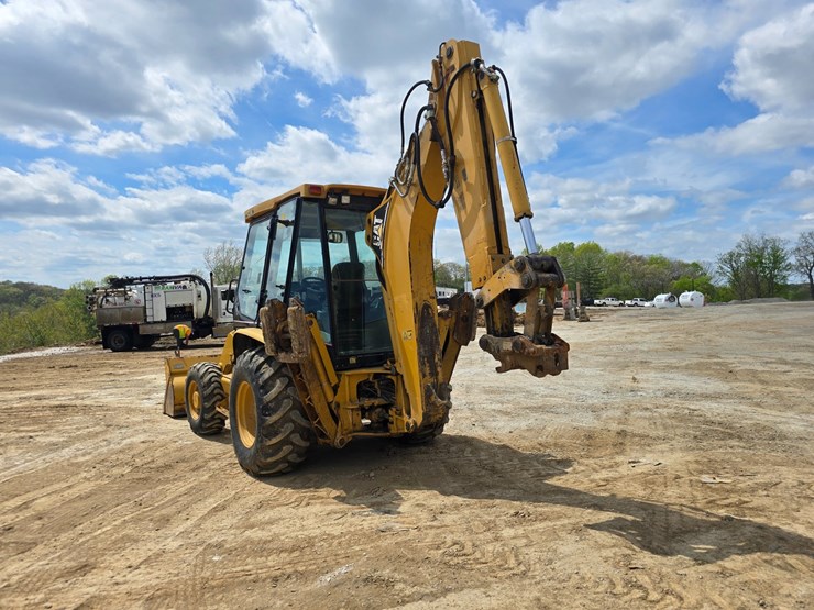 2005-caterpillar-420d-image-10