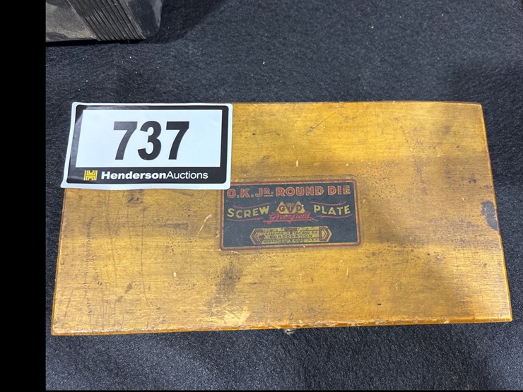 #737-•-set-of-tap-and-dies-image-3