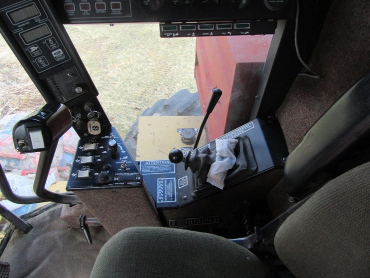 new-holland-tr96-image-41