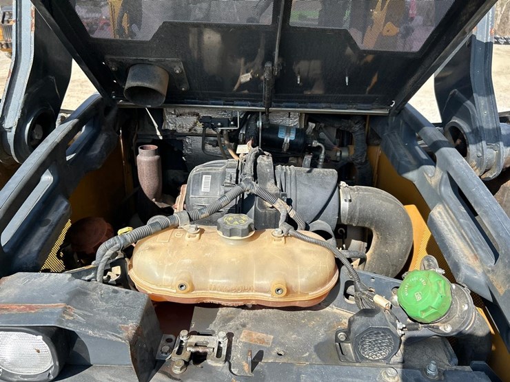 2021-deere-325g-image-15