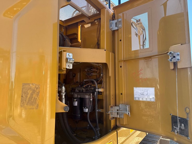 caterpillar-325-image-47