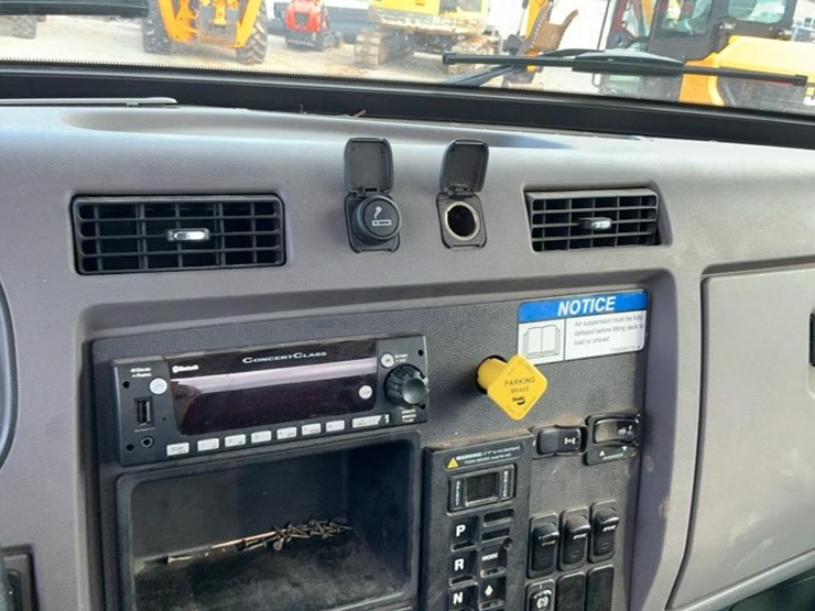 2021-peterbilt-337-image-25