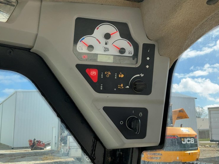 2021-jcb-215t-image-31