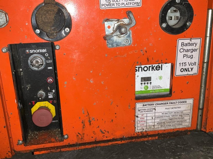 #403-•-2017-snorkel-26'-scissor-lift-image-16