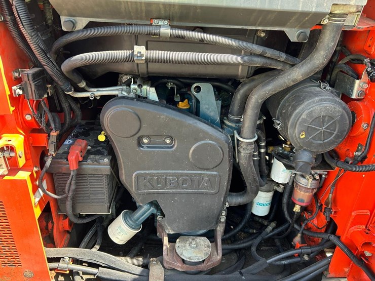 2017-kubota-ssv75-image-14