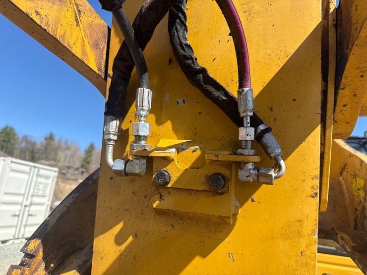 caterpillar-325-image-18