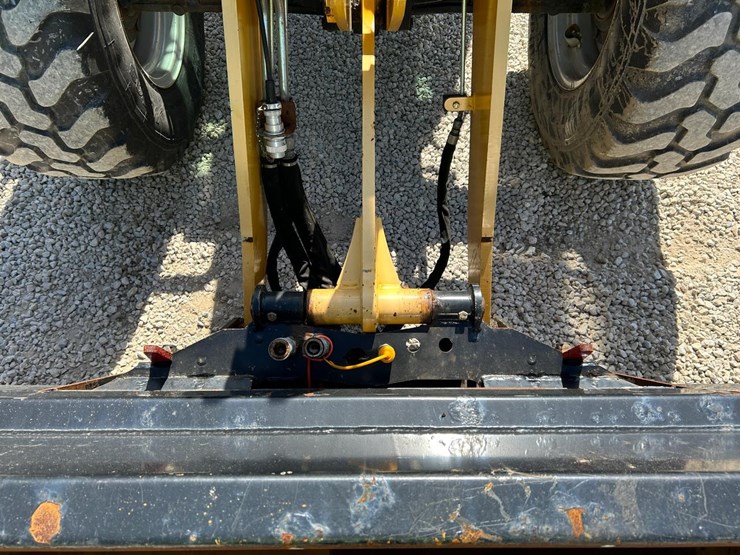 2022-gehl-al750-image-10