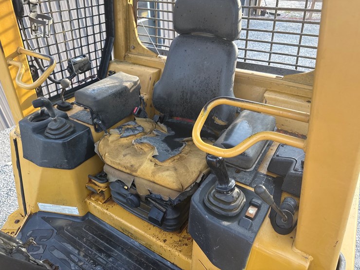 caterpillar-d3g-xl-image-8