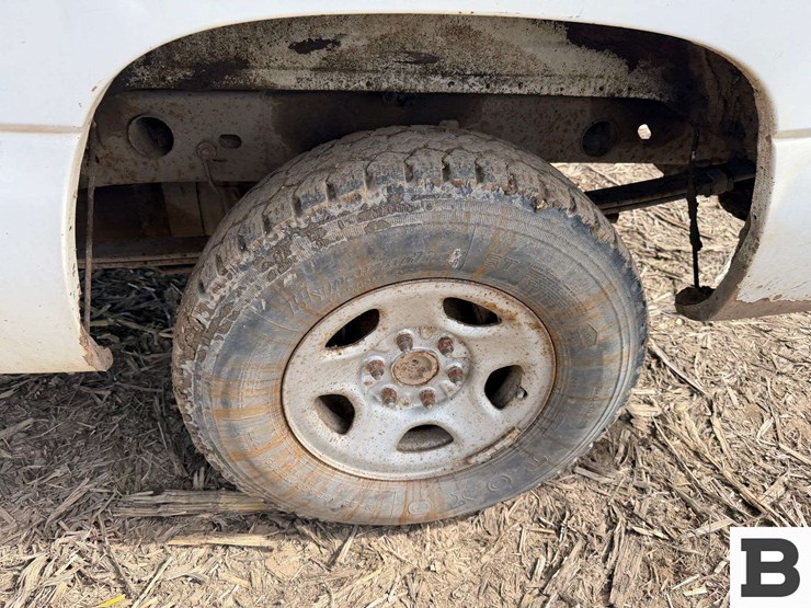 2002-chevrolet-silverado-1500-image-14