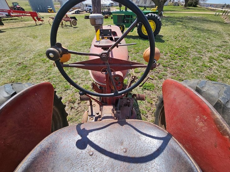 #525-•-farmall-super-m-tractor-image-18